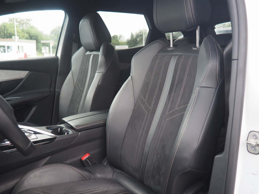 Peugeot 3008 (2) BlueHDi 130 S&S EAT8 GT