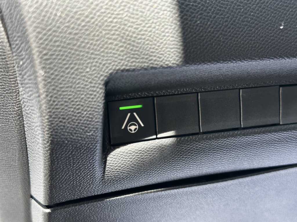 Peugeot 208 (2) Hybrid 136 eDCS6 GT