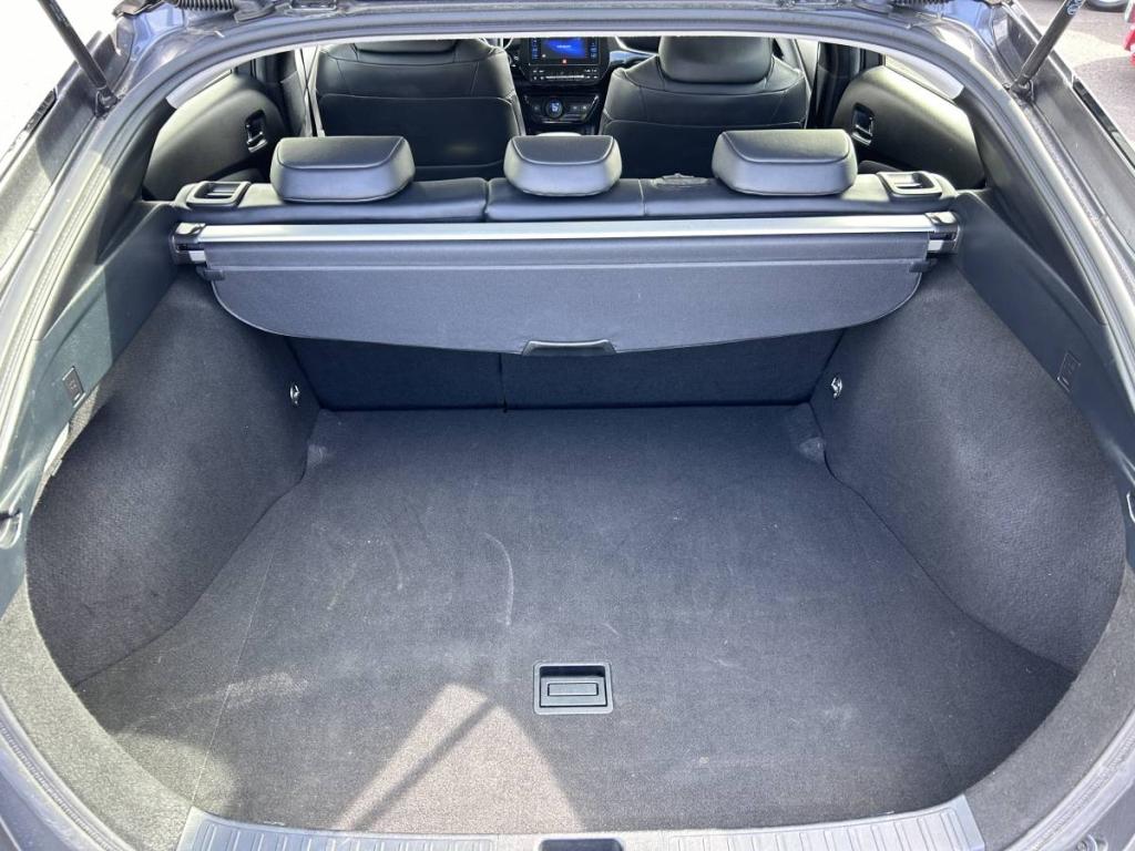 Toyota Prius (4) Lounge