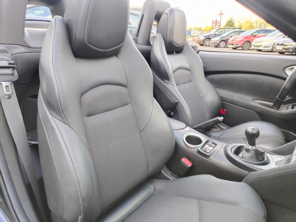 Nissan 370Z 3.7 V6 328 Pack