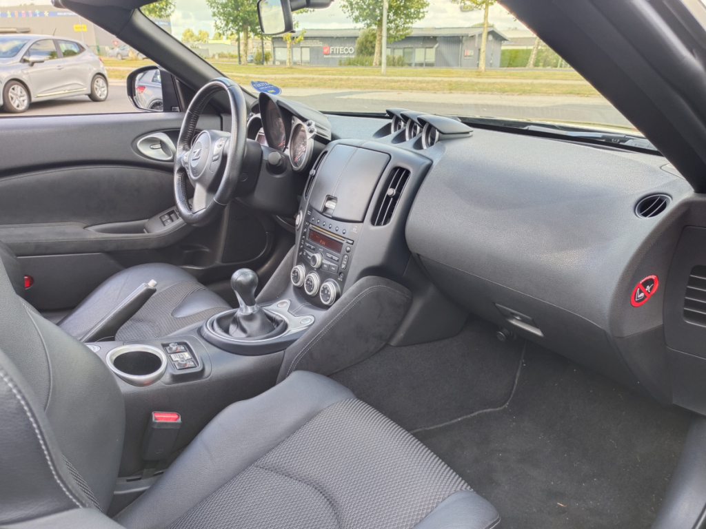 Nissan 370Z 3.7 V6 328 Pack