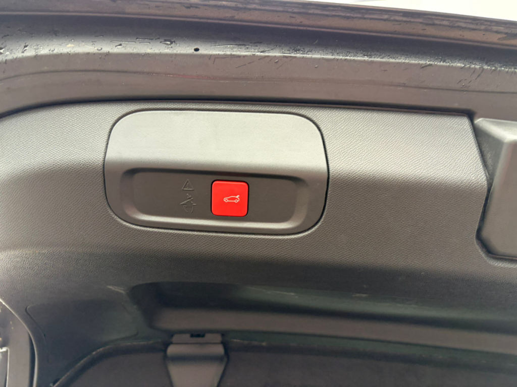 Peugeot 408 Hybrid 145 e-DCS6 GT