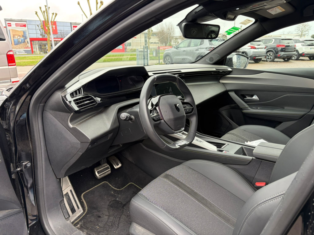 Peugeot 408 Hybrid 145 e-DCS6 GT