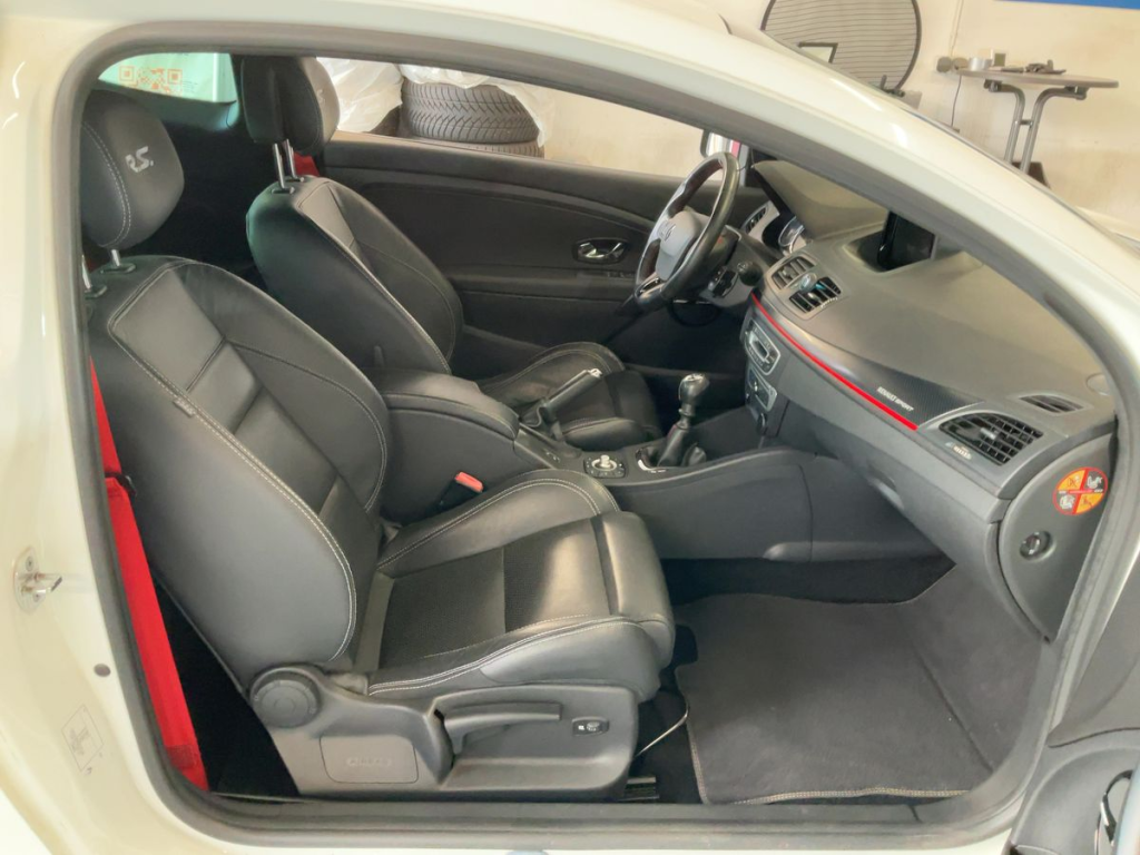 Renault Mégane Coupé Renault Sport (3) R.S. 2.0T 275 S&S E6 sans plomb 95 3 portes Coupé (oct. 20