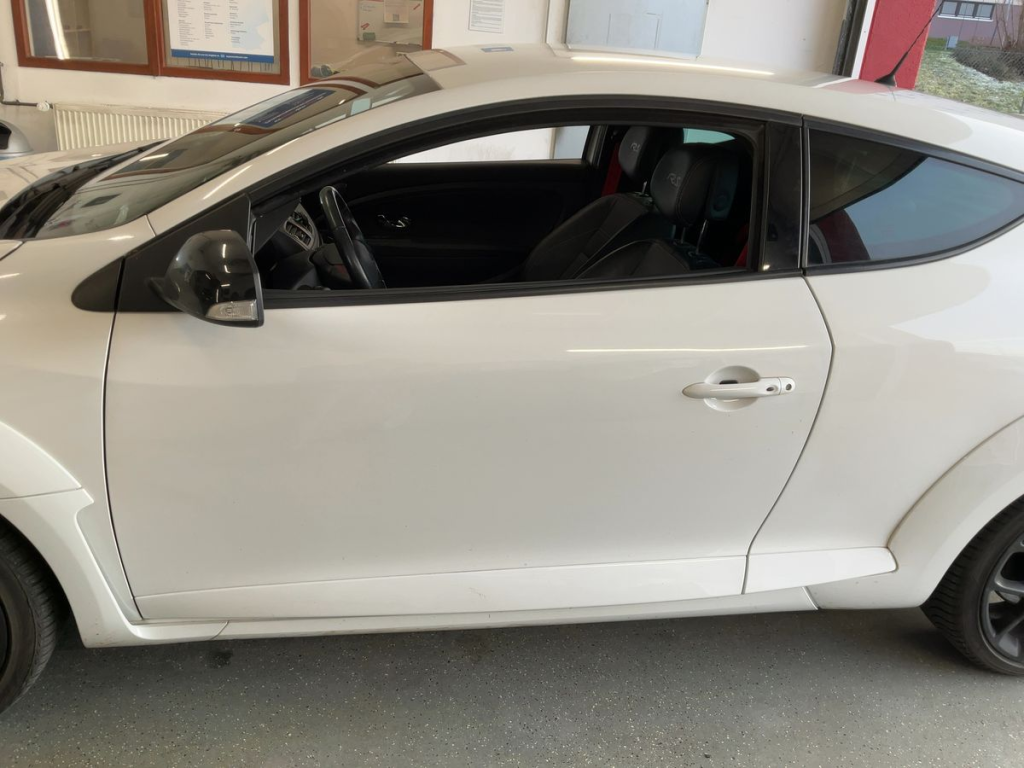 Renault Mégane Coupé Renault Sport (3) R.S. 2.0T 275 S&S E6 sans plomb 95 3 portes Coupé (oct. 20