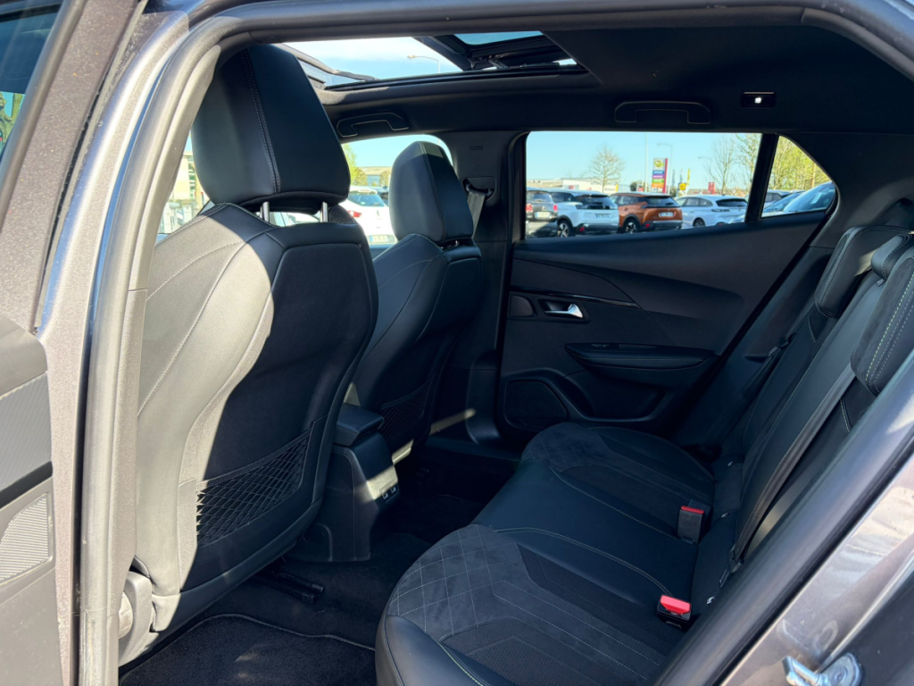 Peugeot 2008 (2) BLUEHDI 130 S&S EAT8 GT