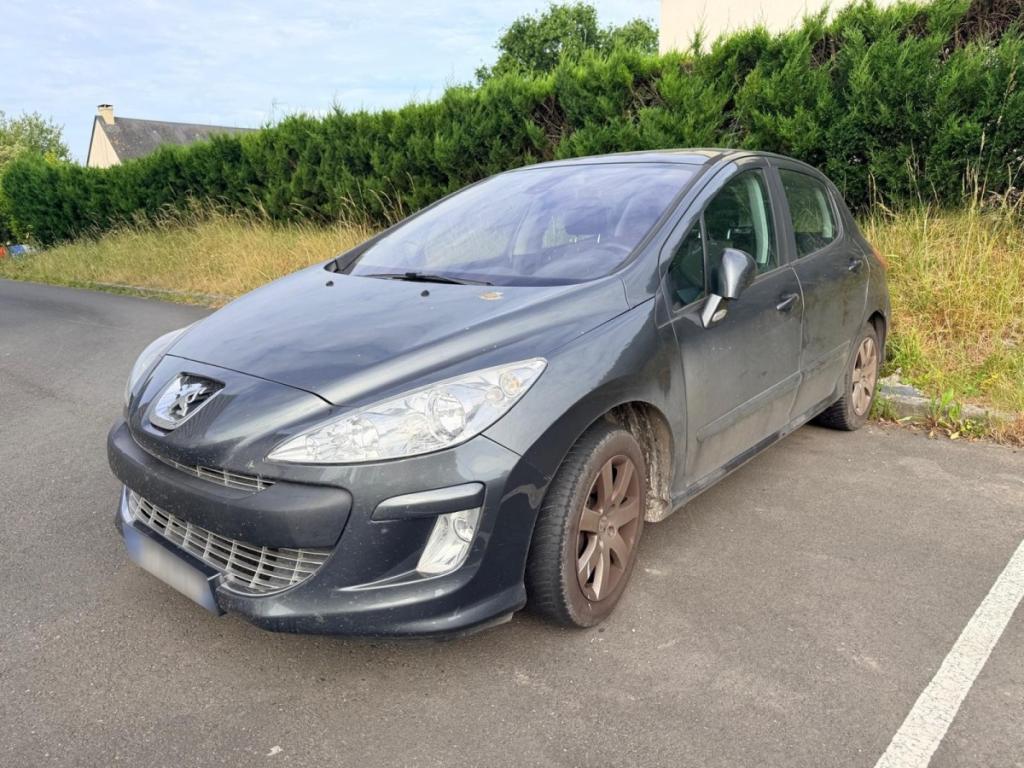 Peugeot 308 CONFORT PACK 1.6 HDI 110 FAP BLUE LIONVEHICULE A VENDRE UNIQUEMENT AUX PROFESSIONNELS DE L'AUTOMOBILE