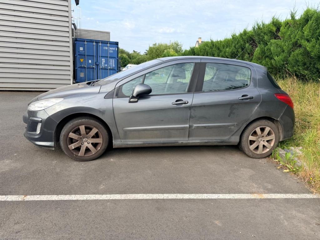 Peugeot 308 CONFORT PACK 1.6 HDI 110 FAP BLUE LIONVEHICULE A VENDRE UNIQUEMENT AUX PROFESSIONNELS DE