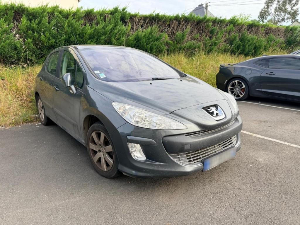 Peugeot 308 CONFORT PACK 1.6 HDI 110 FAP BLUE LIONVEHICULE A VENDRE UNIQUEMENT AUX PROFESSIONNELS DE